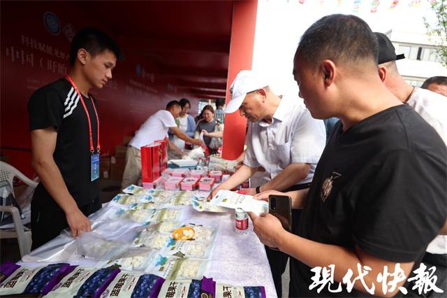 中国（盱眙）渔业产品展销会举办，一批小龙虾购销合作协议签订