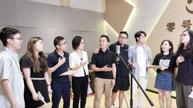 在粤港澳创业青年录制歌曲庆祝香港回归祖国26周年