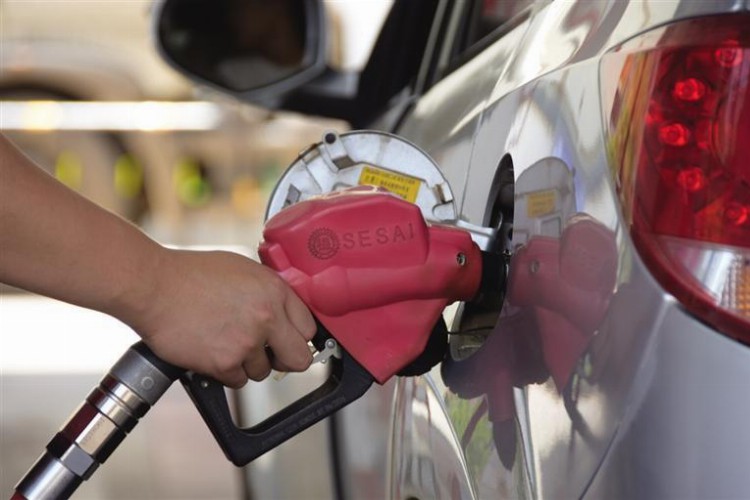 成品油价格小幅上调 兰州92号汽油每升涨至7.54元