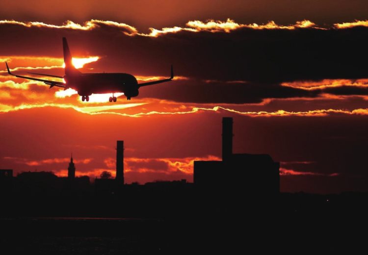全球航空公司2023年预期利润提高一倍多