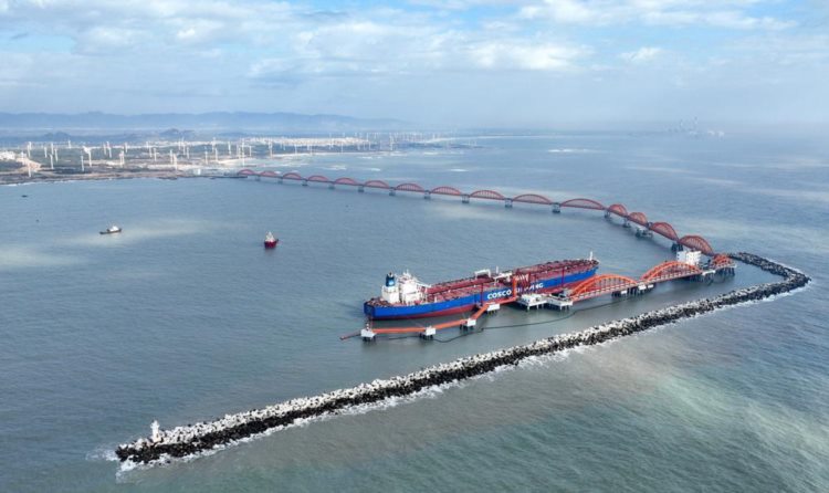 揭阳：中国石油广东石化原油码头接卸原油超千万吨