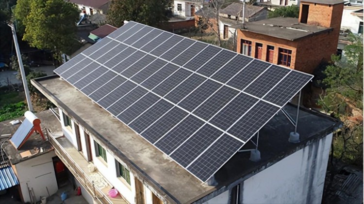 揭秘农村安装太阳能板：利益与谣言的博弈
