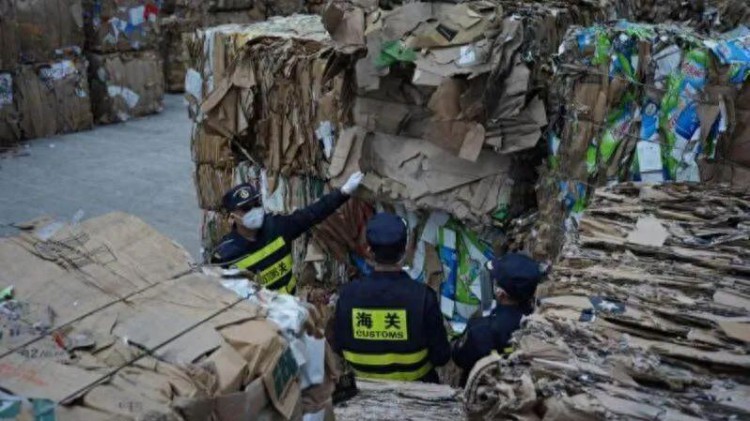 废弃一次性卫生用品、人发废料都送来中国？上海前9月退回1455吨：哪来的回哪去！